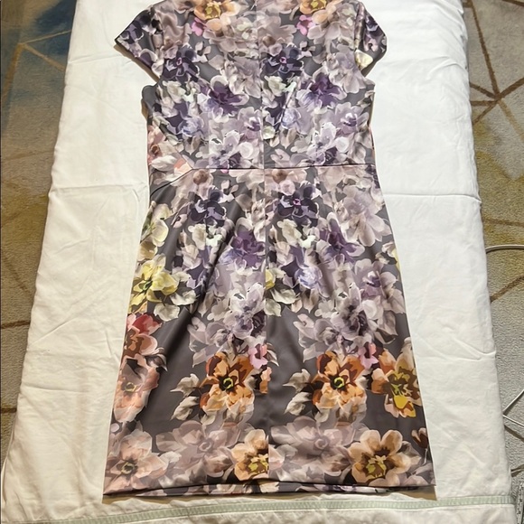 Stunning Floral Dress Grey Satin Cap Sleeve sz 12 like new - Picture 14 of 16
